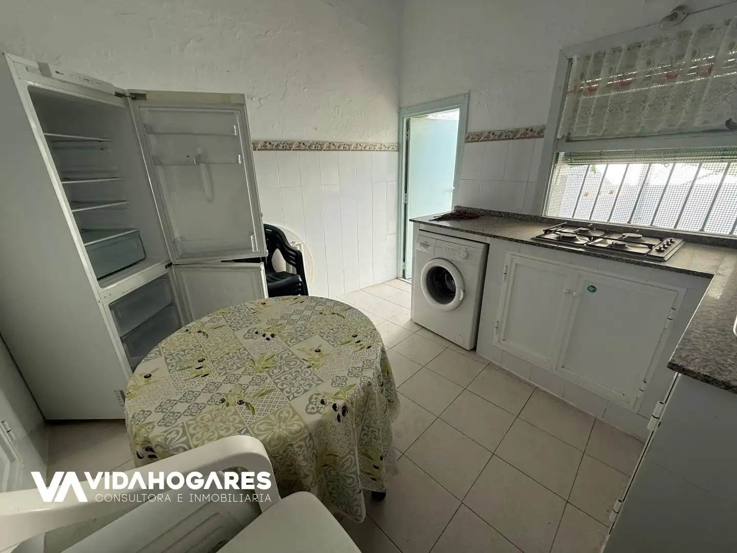 Cocina de Edificio en venta en Rota