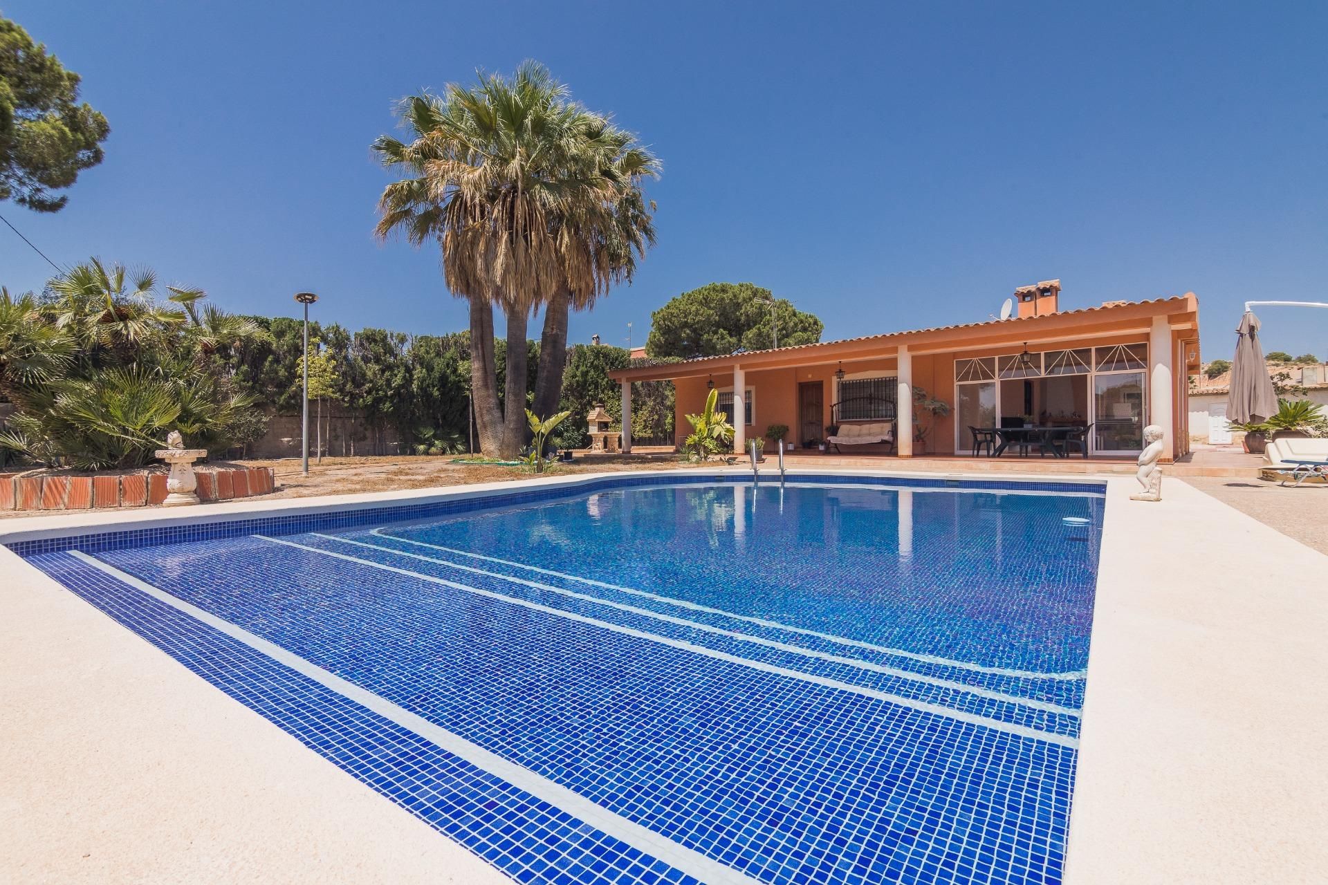 Piscina de Casa o chalet en venta en Elche / Elx con Jardín privado, Trastero y Piscina