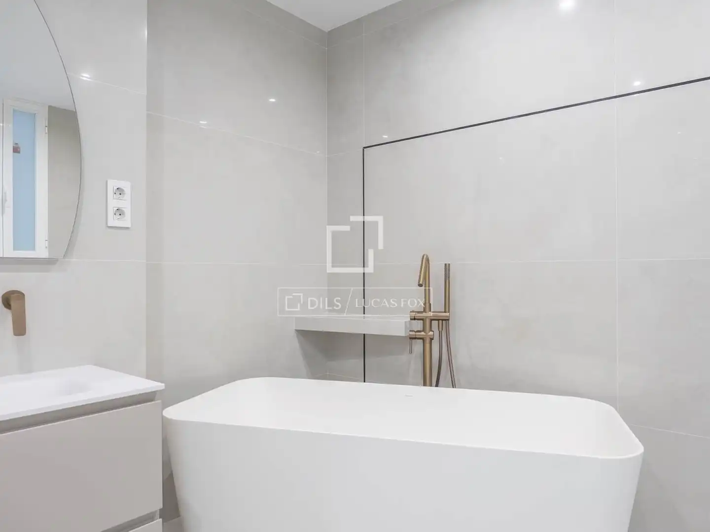 Bathroom of Flat for rent in Valencia  with Air Conditioner, Heating and Parquet flooring