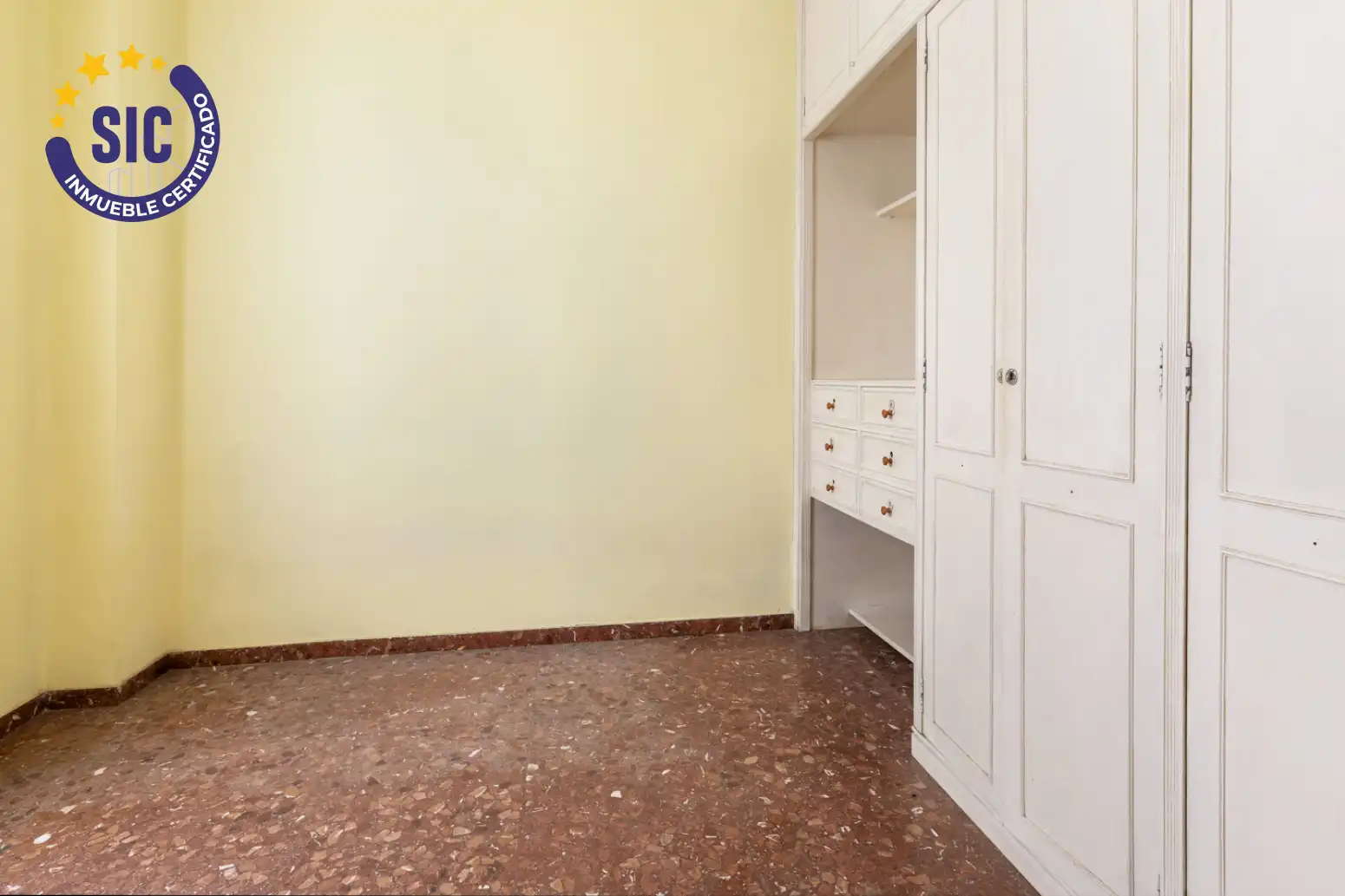Bedroom of Flat for sale in Valencia