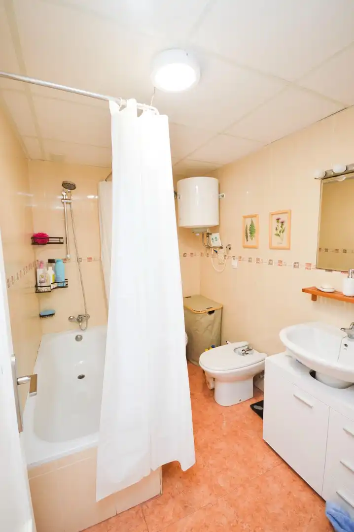 Badezimmer von Dachboden zum Verkauf in Viator mit Klimaanlage, Heizung und Terrasse