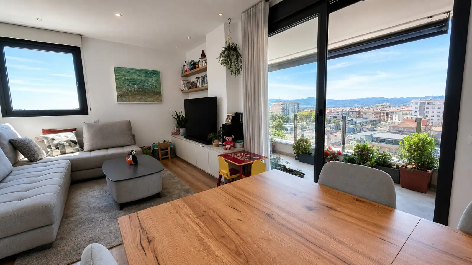 Living room of Flat for sale in Cornellà de Llobregat  with Storage room and Swimming Pool
