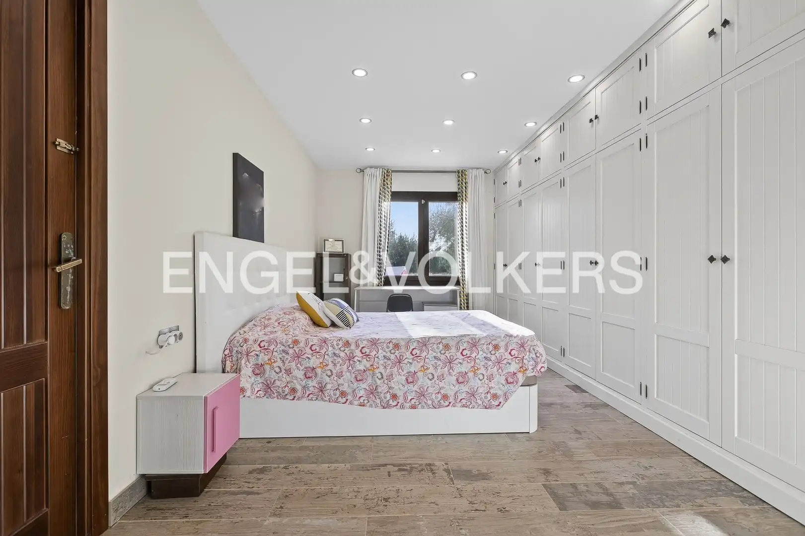 Habitación de Finca rústica en venta en La Puebla del Río con Aire acondicionado, Calefacción y Jardín privado