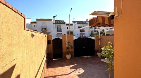Foto 4 de Casa adosada en venda a Núcleo urbano, Chiclana de la Frontera