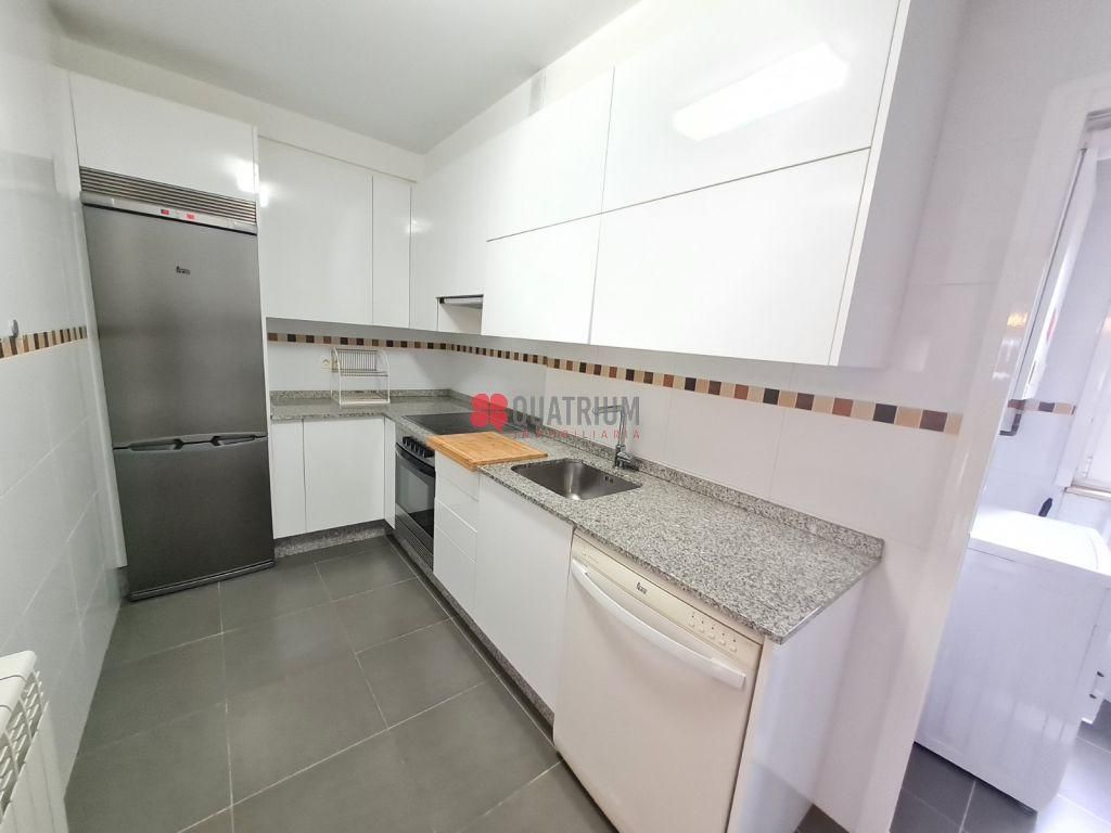 Kitchen of Flat to rent in Santiago de Compostela 