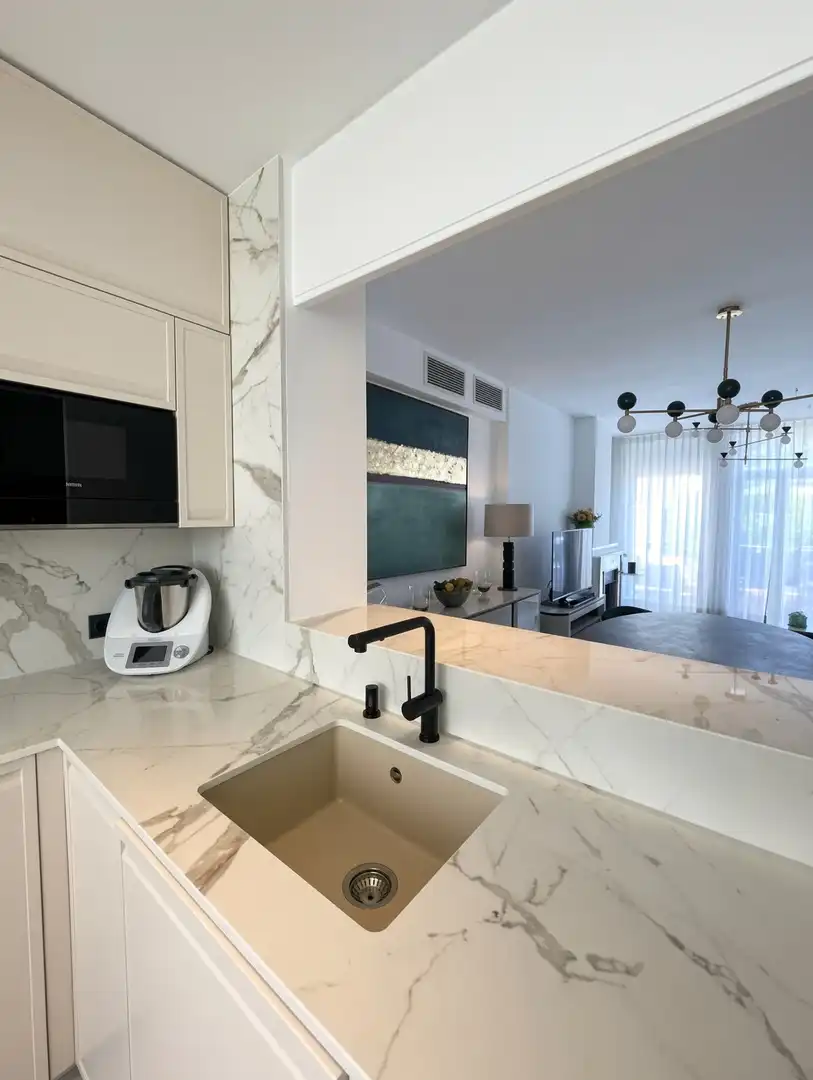 Cuina de Dúplex en venda en Marbella amb Aire condicionat, Terrassa i Traster
