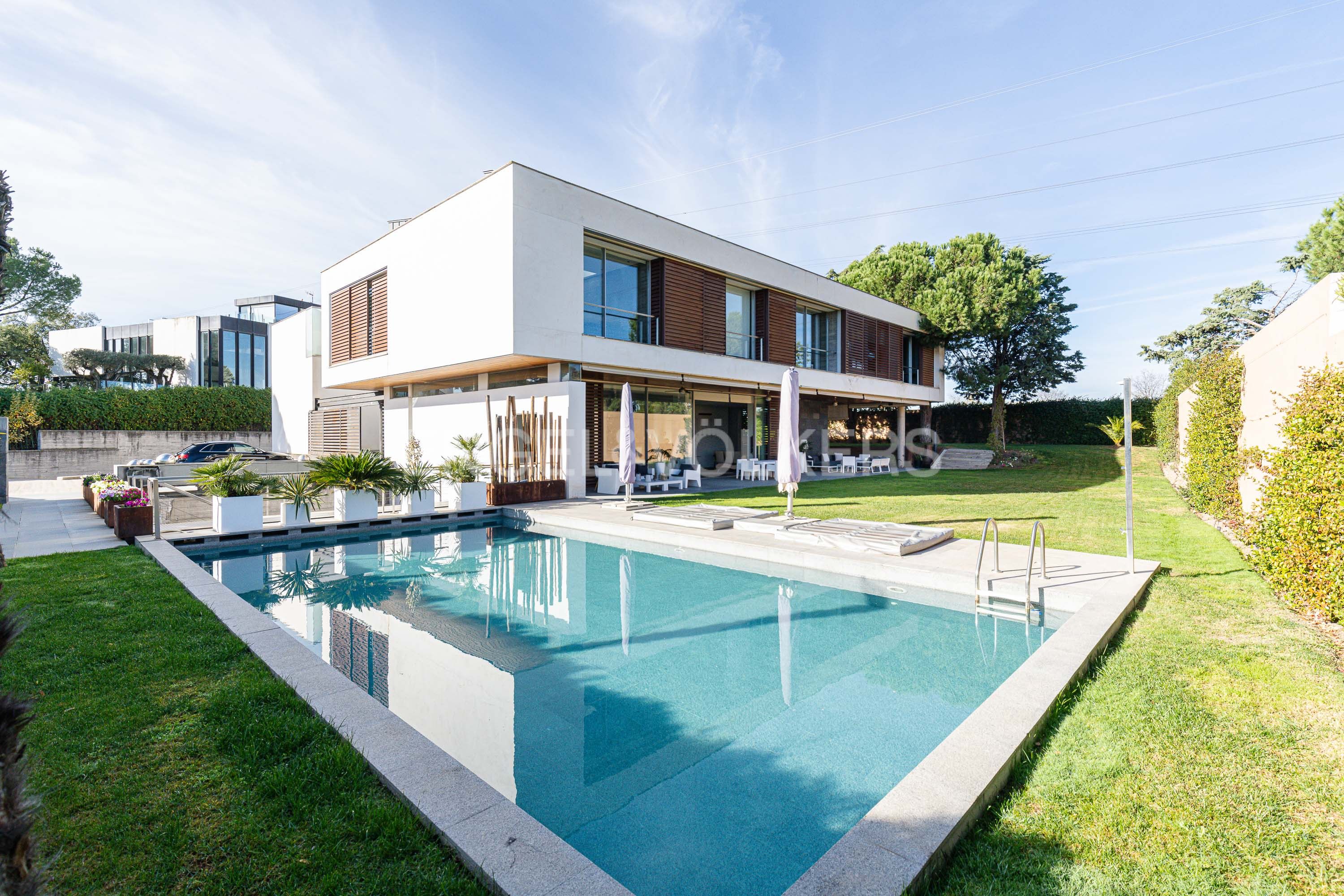 Exterior view of House or chalet for sale in Pozuelo de Alarcón  with Air Conditioner, Heating and Storage room