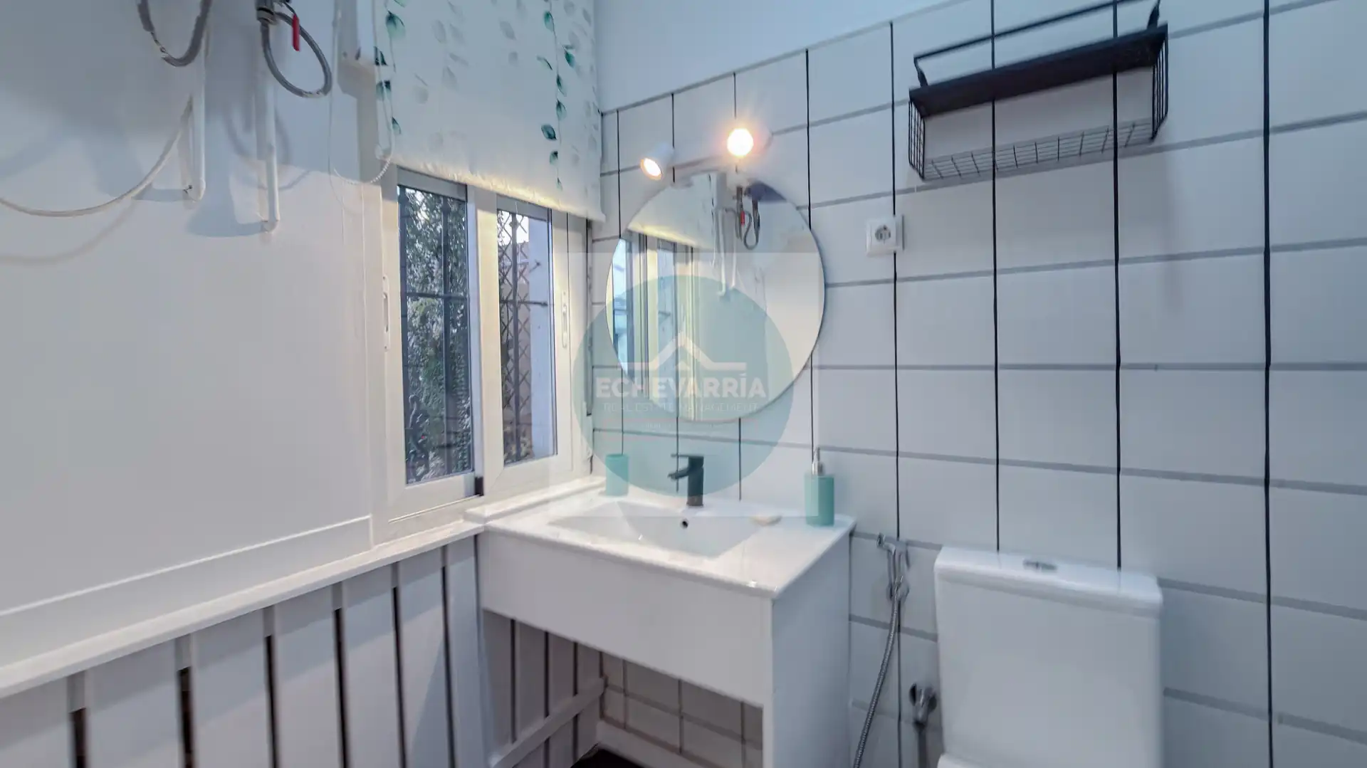 Bathroom of Study for rent in Madrid  with Air Conditioner, Heating and Furnished