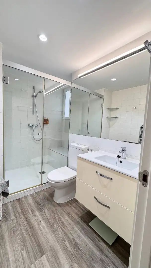 Bathroom of Apartments for sale in Valencia  with Air Conditioner, Heating and Parquet flooring