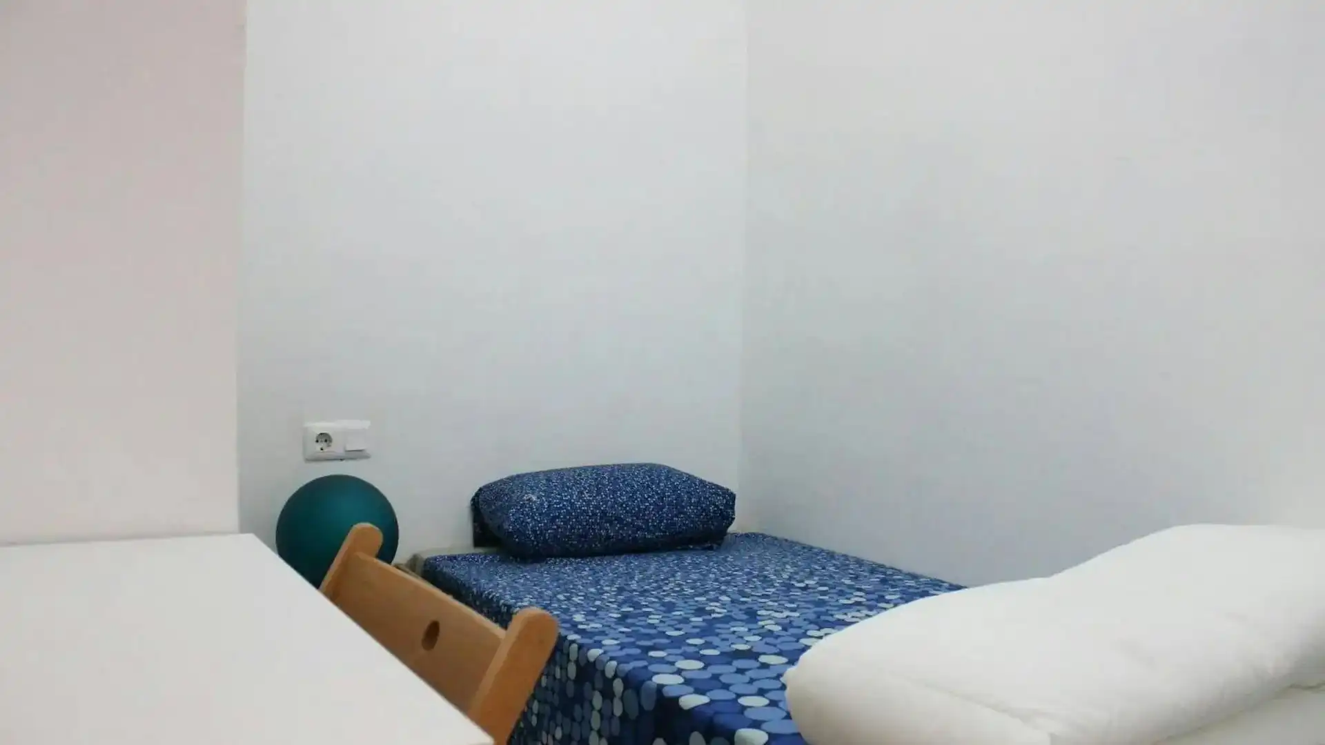 Bedroom of Flat for share in Barcelona  with Furnished and Washing machine