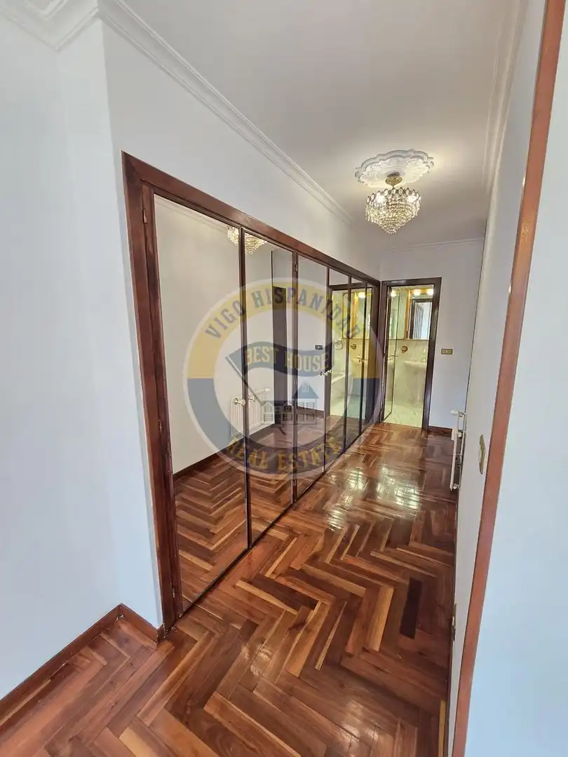 Piso de alquiler en Vigo  con Calefacción, Parquet y Balcón