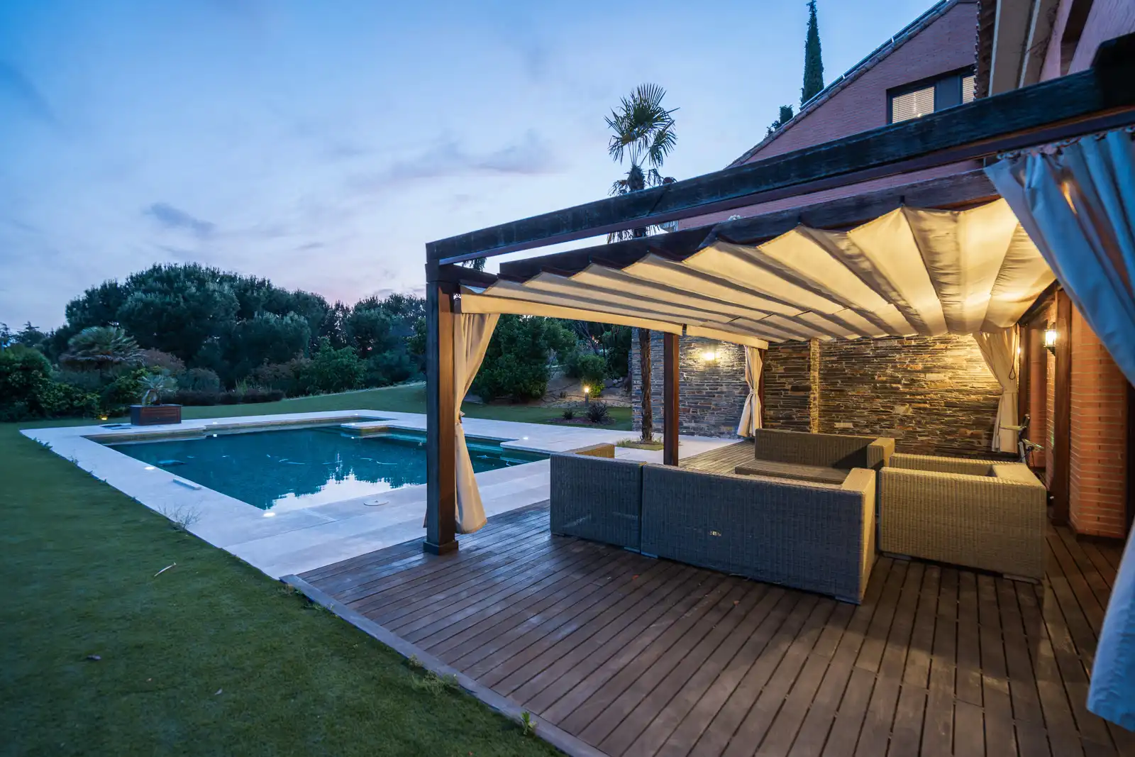 Terrassa de Casa o xalet en venda en Las Rozas de Madrid amb Aire condicionat, Calefacció i Jardí privat