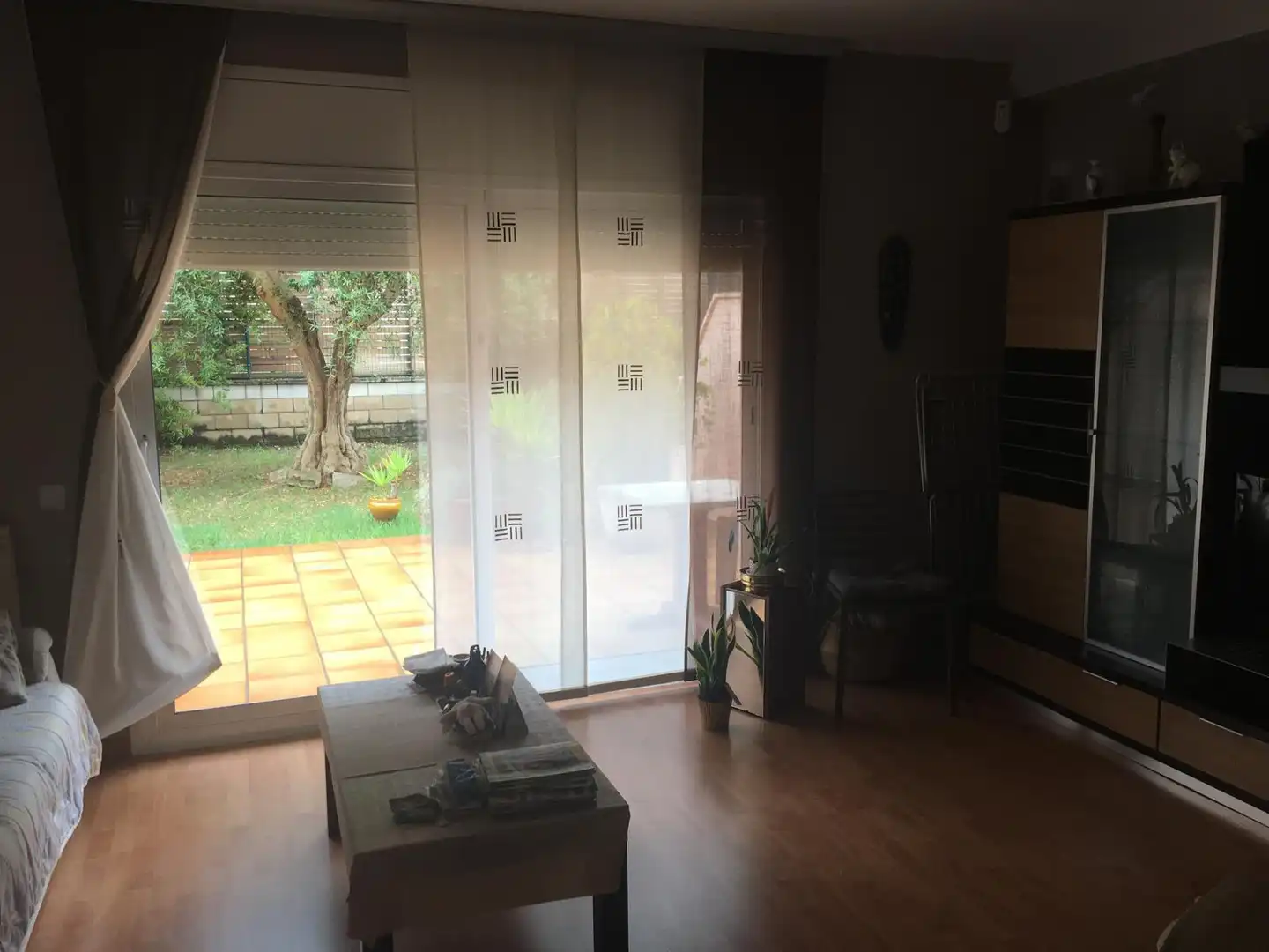 Sala d'estar de Casa adosada en venda en Salt amb Aire condicionat, Calefacció i Jardí privat