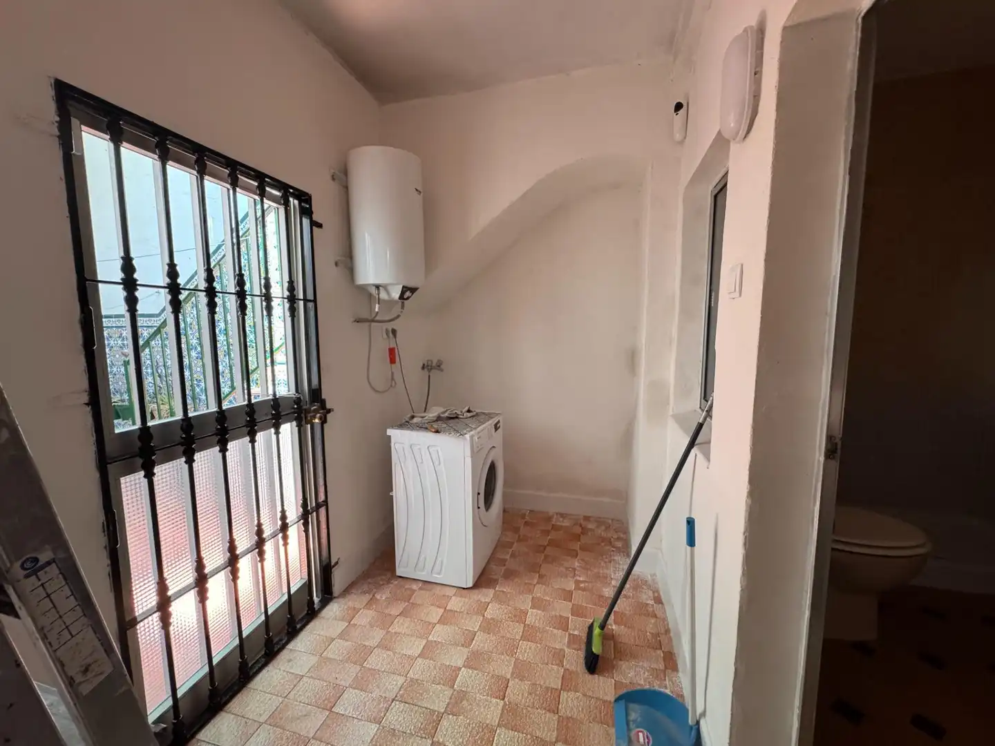 Casa adosada en venda en San Juan de Aznalfarache amb Traster