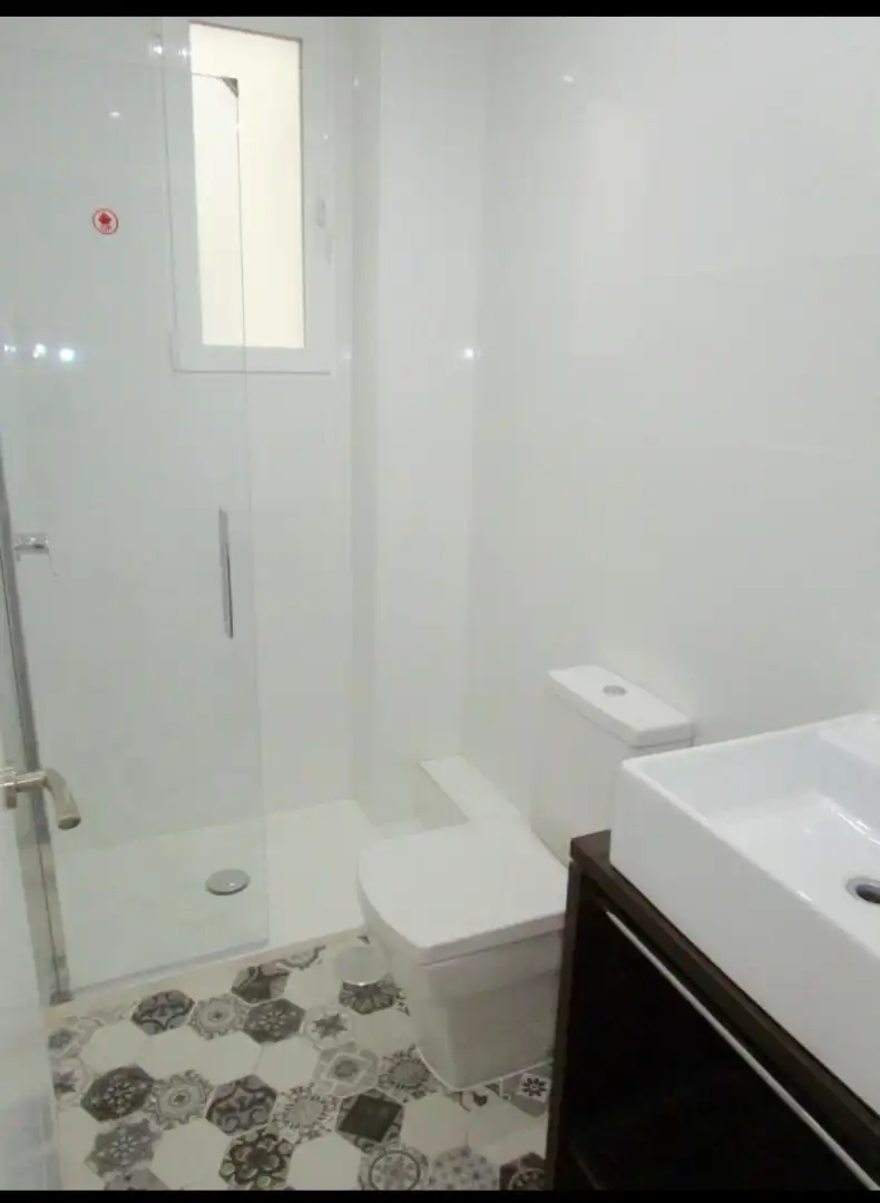 Baño de Piso de alquiler en Madrid con Aire acondicionado, Calefacción y Parquet