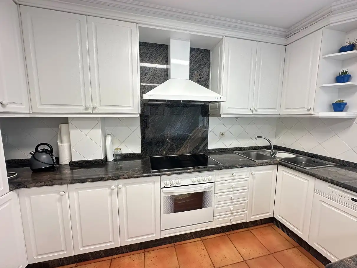 Cocina de Casa o chalet en venta en Santiago de Compostela  con Calefacción, Jardín privado y Parquet