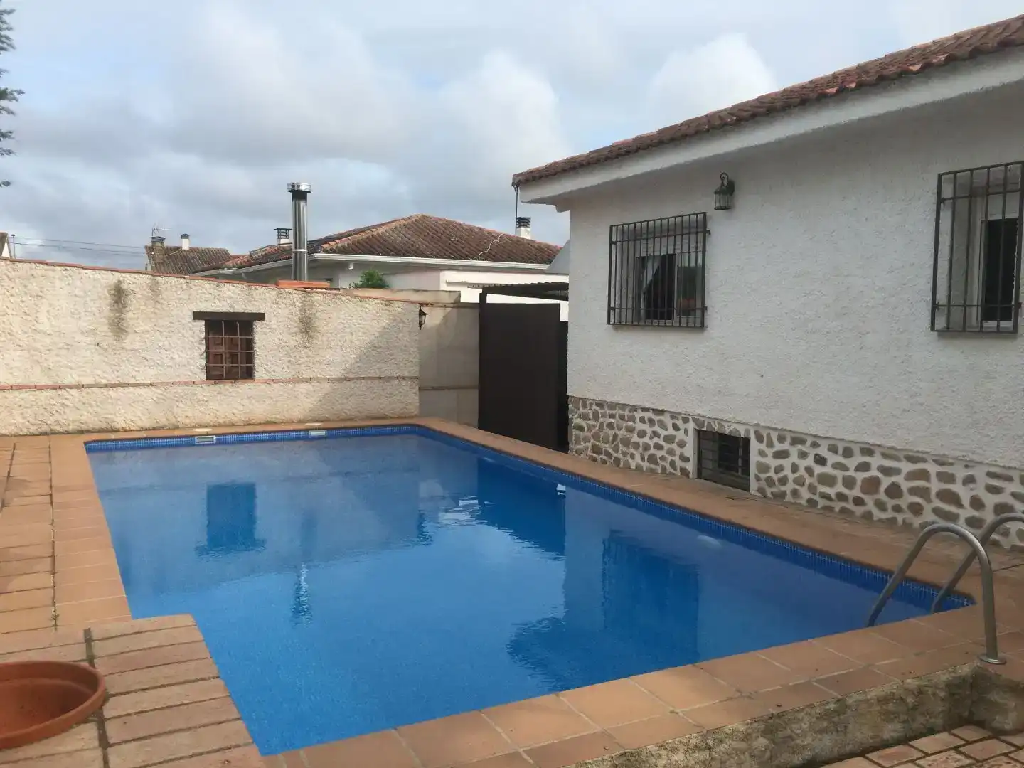 Schwimmbecken von Wohnung zum Verkauf in Cobisa mit Klimaanlage, Privatgarten und Parkett