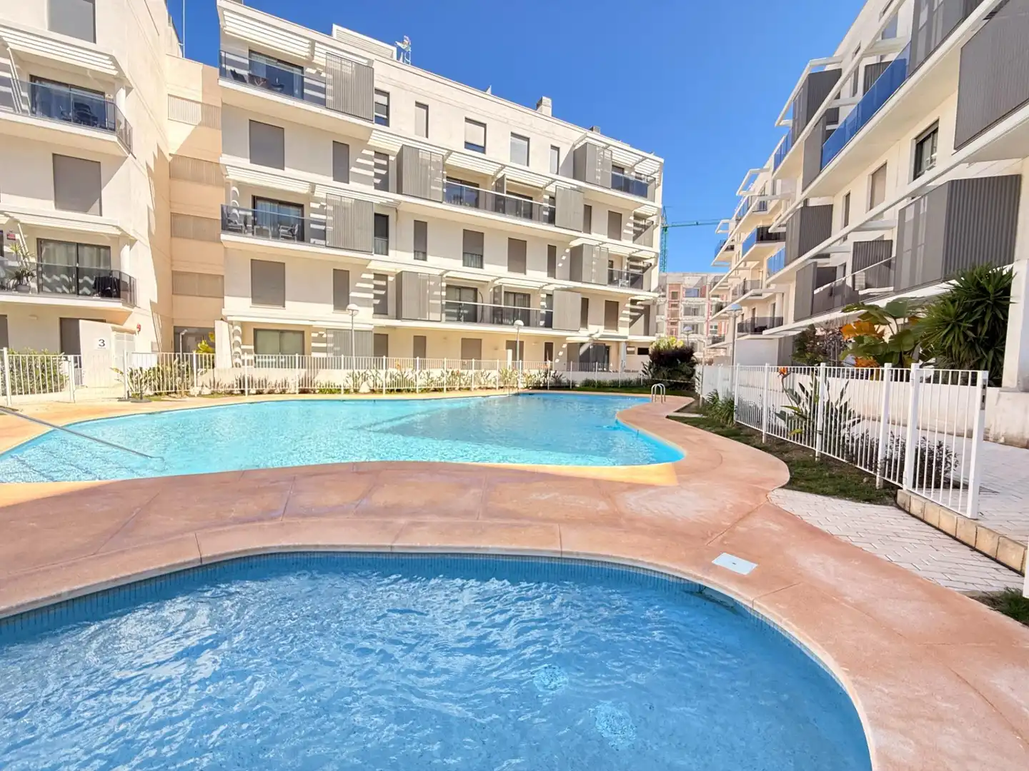 Schwimmbecken von Dachboden zum Verkauf in Dénia mit Klimaanlage, Privatgarten und Terrasse