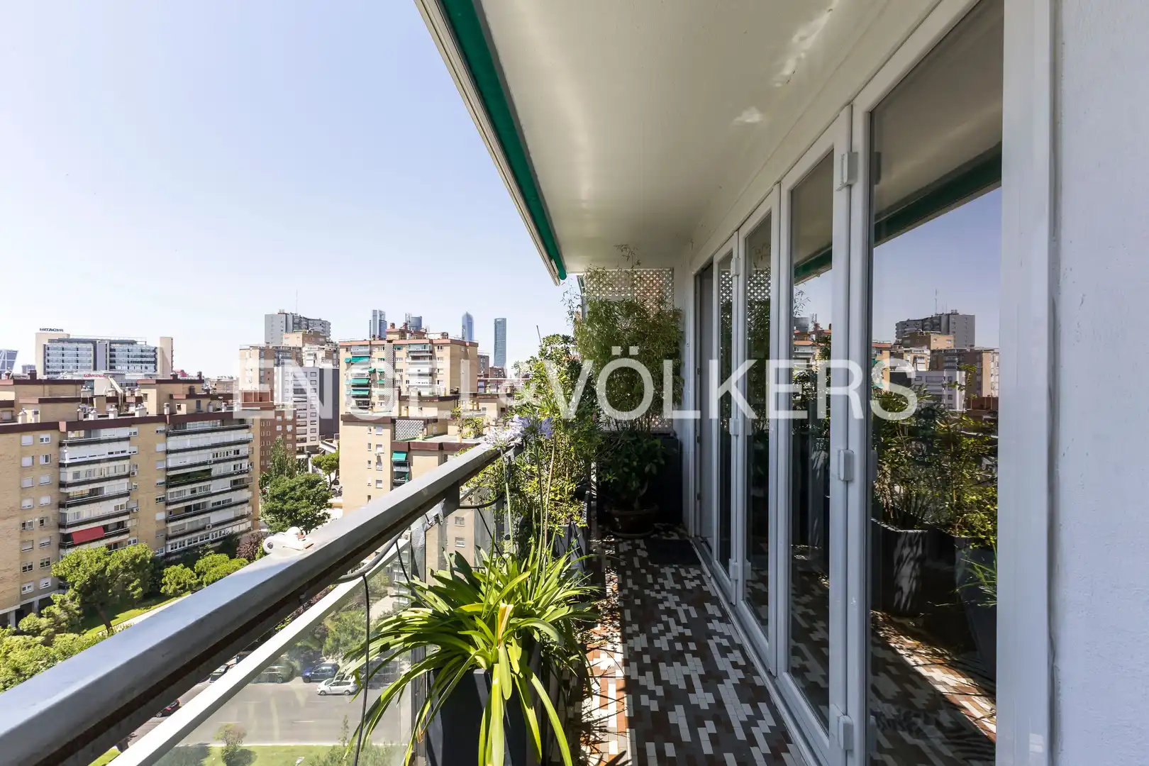 Balcony of Flat for sale in Madrid  with Air Conditioner, Heating and Parquet flooring