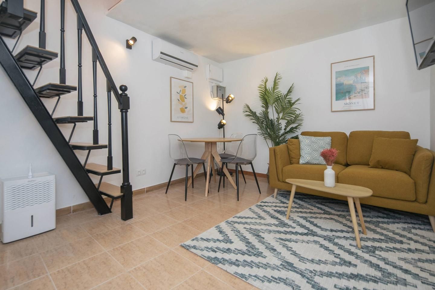 Sala d'estar de Planta baixa de lloguer en  Barcelona Capital amb Aire condicionat i Moblat