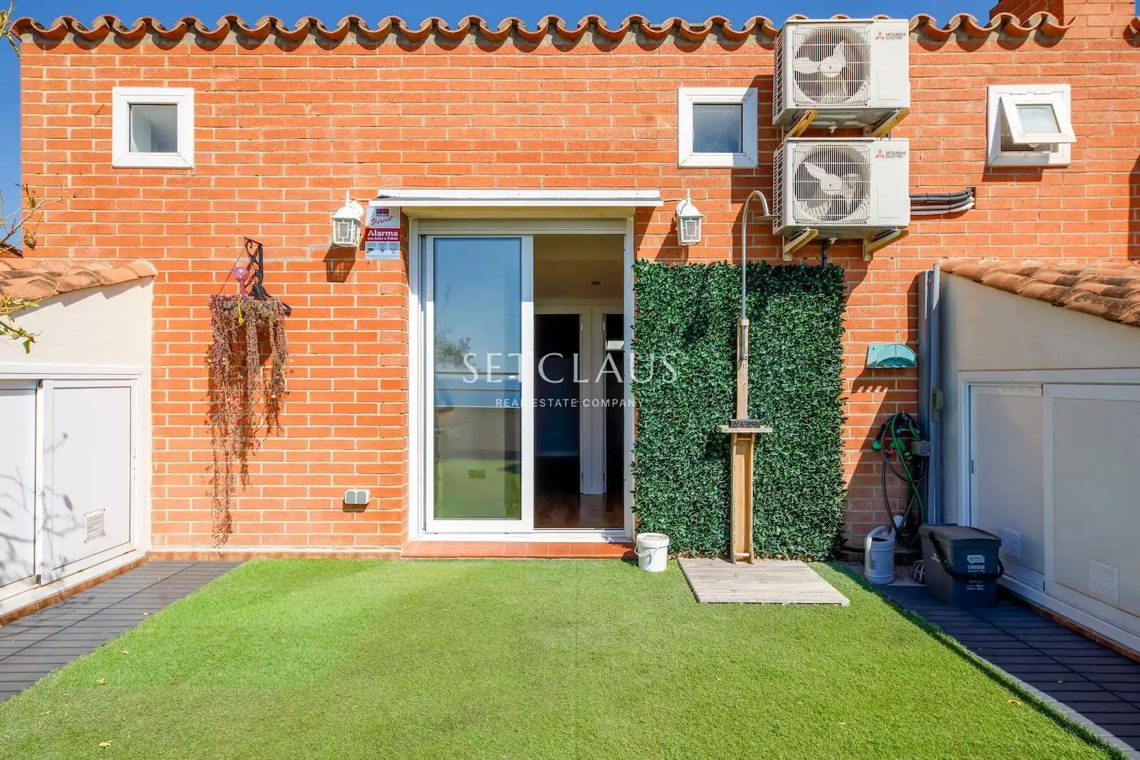 Terrace of Attic for rent in Tiana  with Air Conditioner, Heating and Parquet flooring