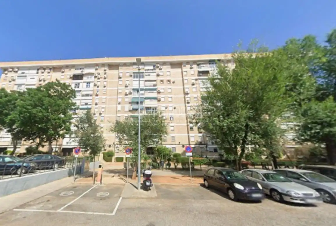 Vista exterior de Piso en venta en Sevilla con Aire acondicionado, Terraza y Amueblado