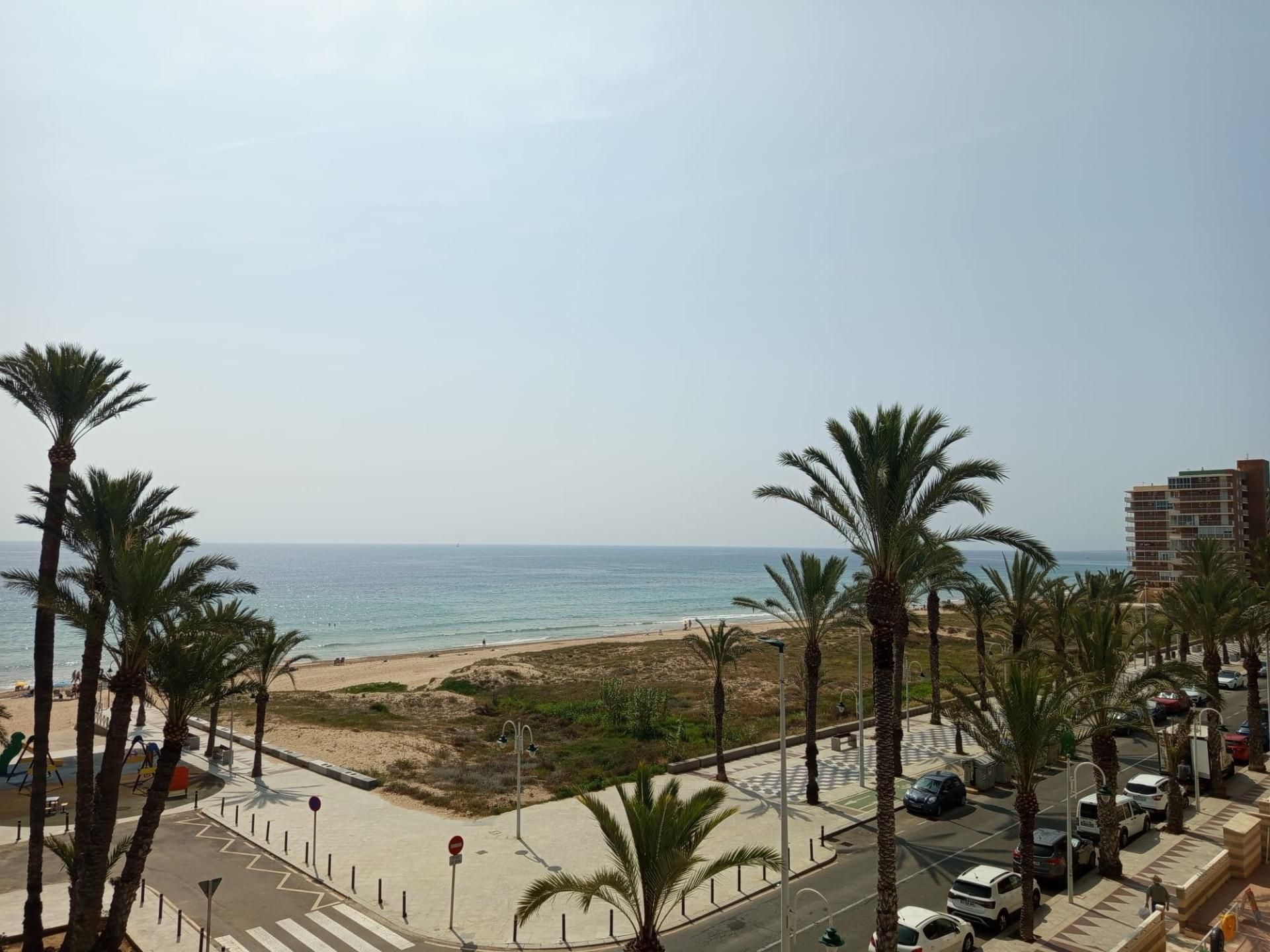 Vista exterior de Apartamento de alquiler en Elche / Elx con Aire acondicionado, Terraza y Amueblado