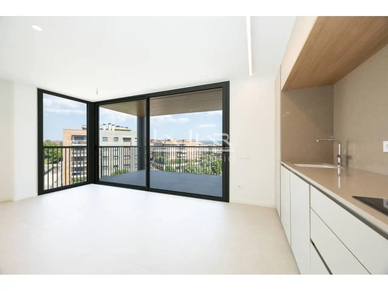 Vista exterior de Piso de alquiler en Vic con Calefacción, Terraza y Trastero