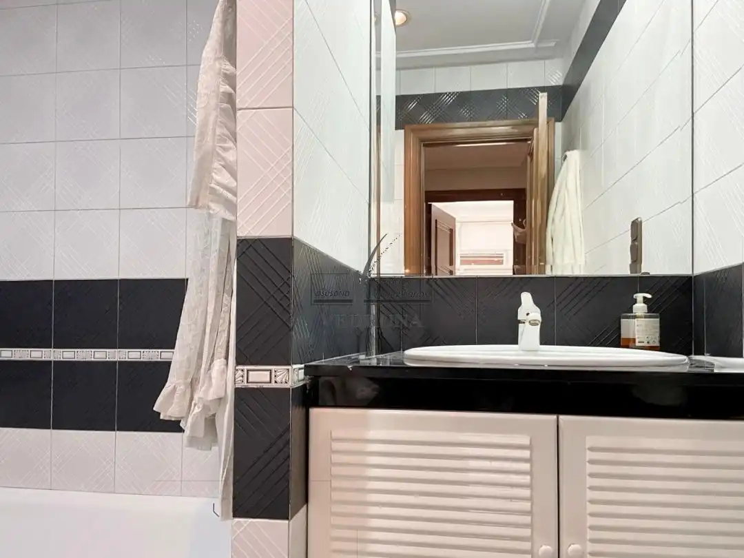 Bathroom of Flat for rent in Zaragoza  with Heating and Terrace