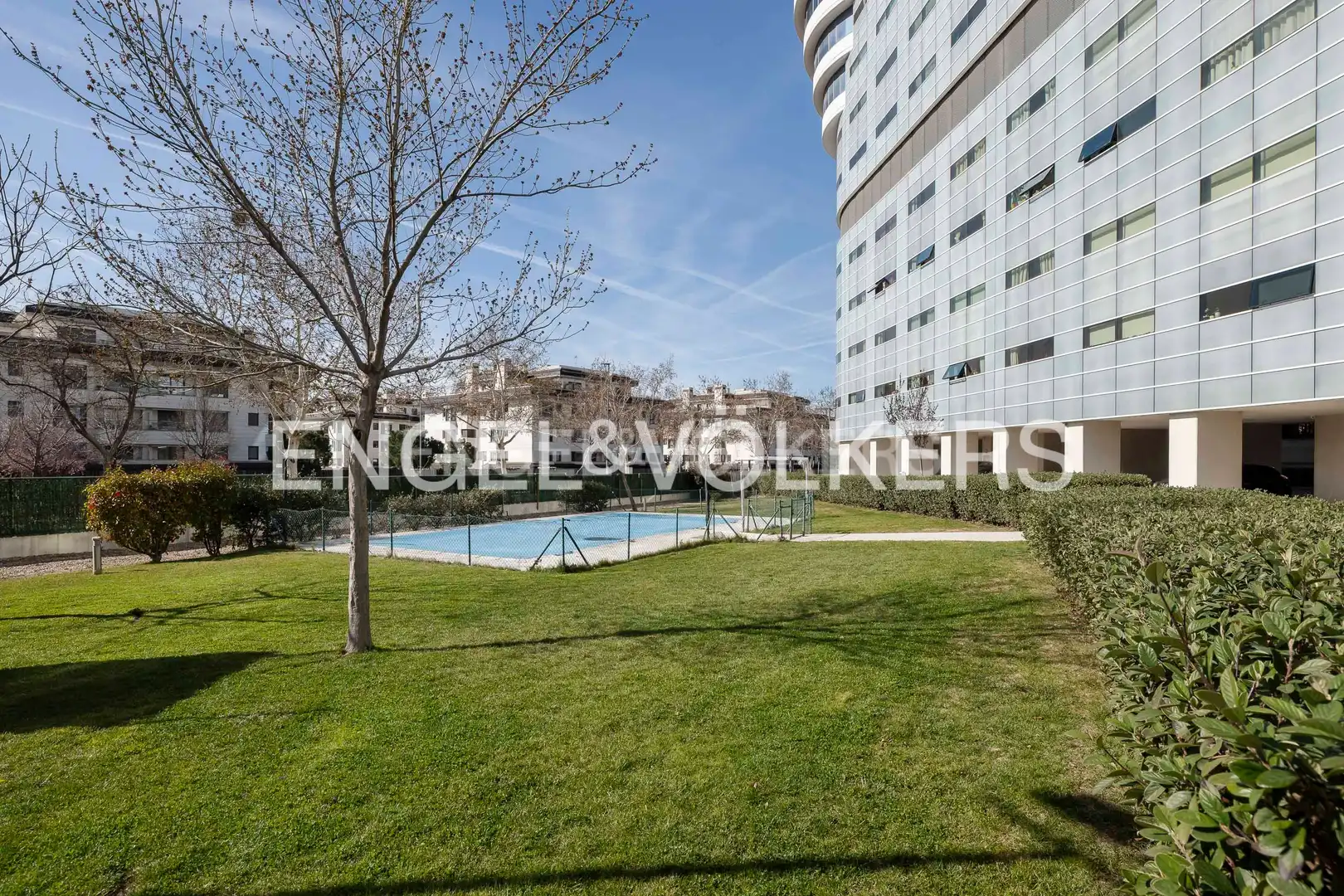 Vista exterior de Loft en venta en San Sebastián de los Reyes con Aire acondicionado, Calefacción y Piscina