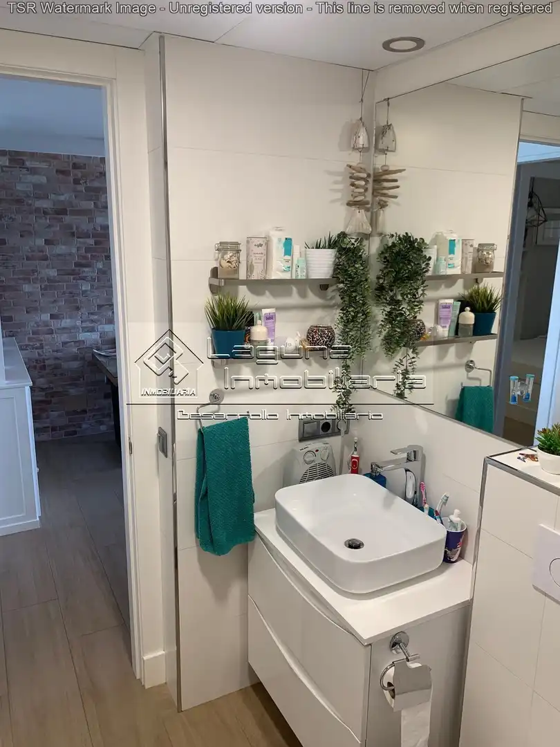Badezimmer von Wohnung zum Verkauf in Cádiz mit Klimaanlage, Terrasse und Abstellraum