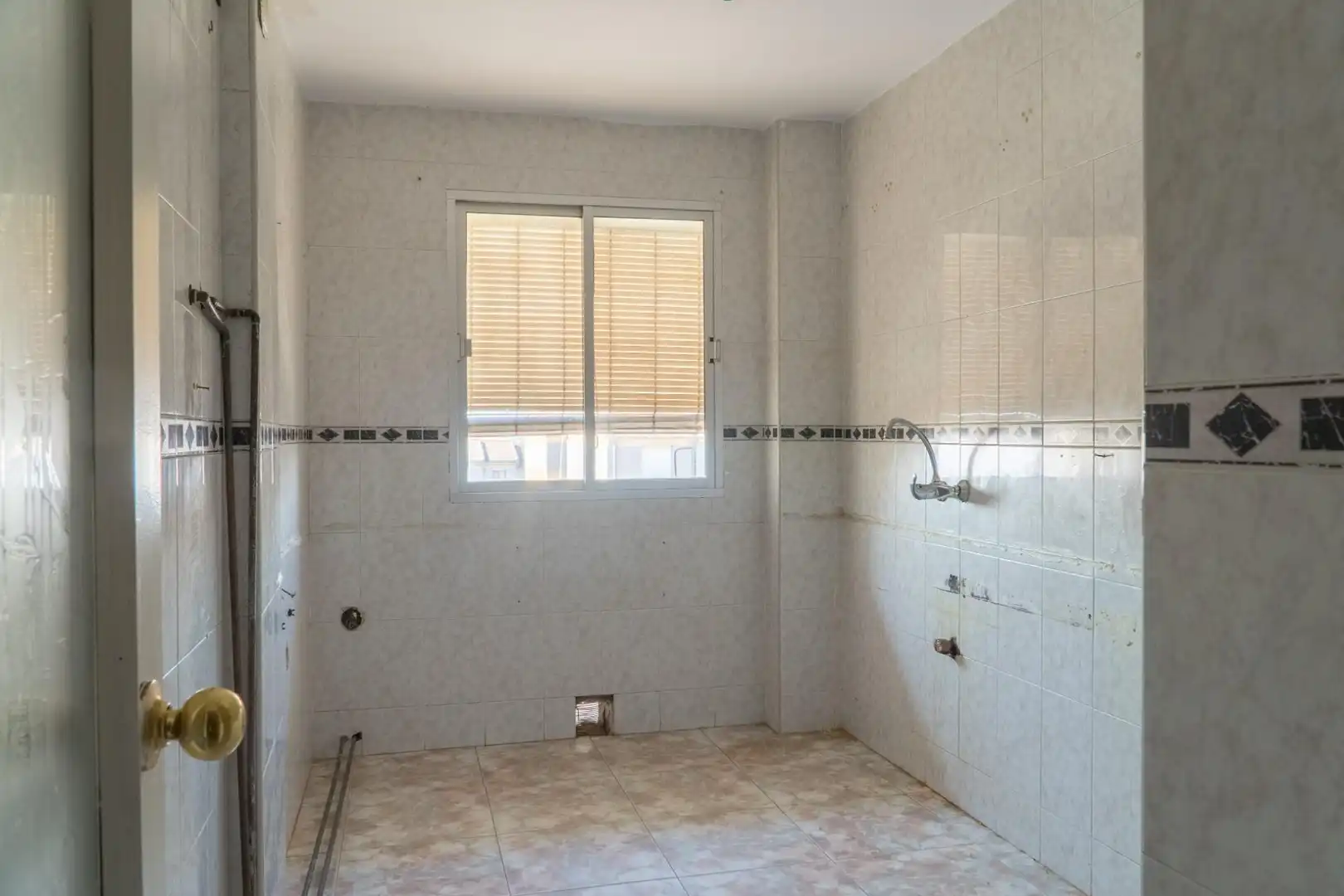 Bathroom of Flat for sale in Linares
