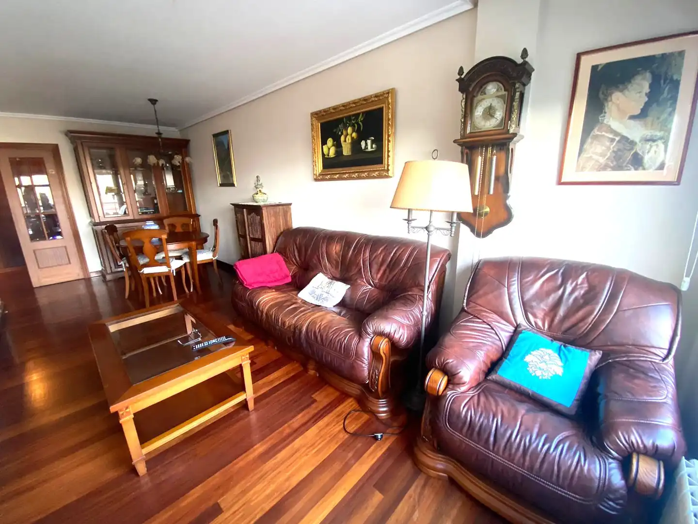 Sala d'estar de Pis en venda en Castro-Urdiales amb Calefacció, Parquet i Terrassa