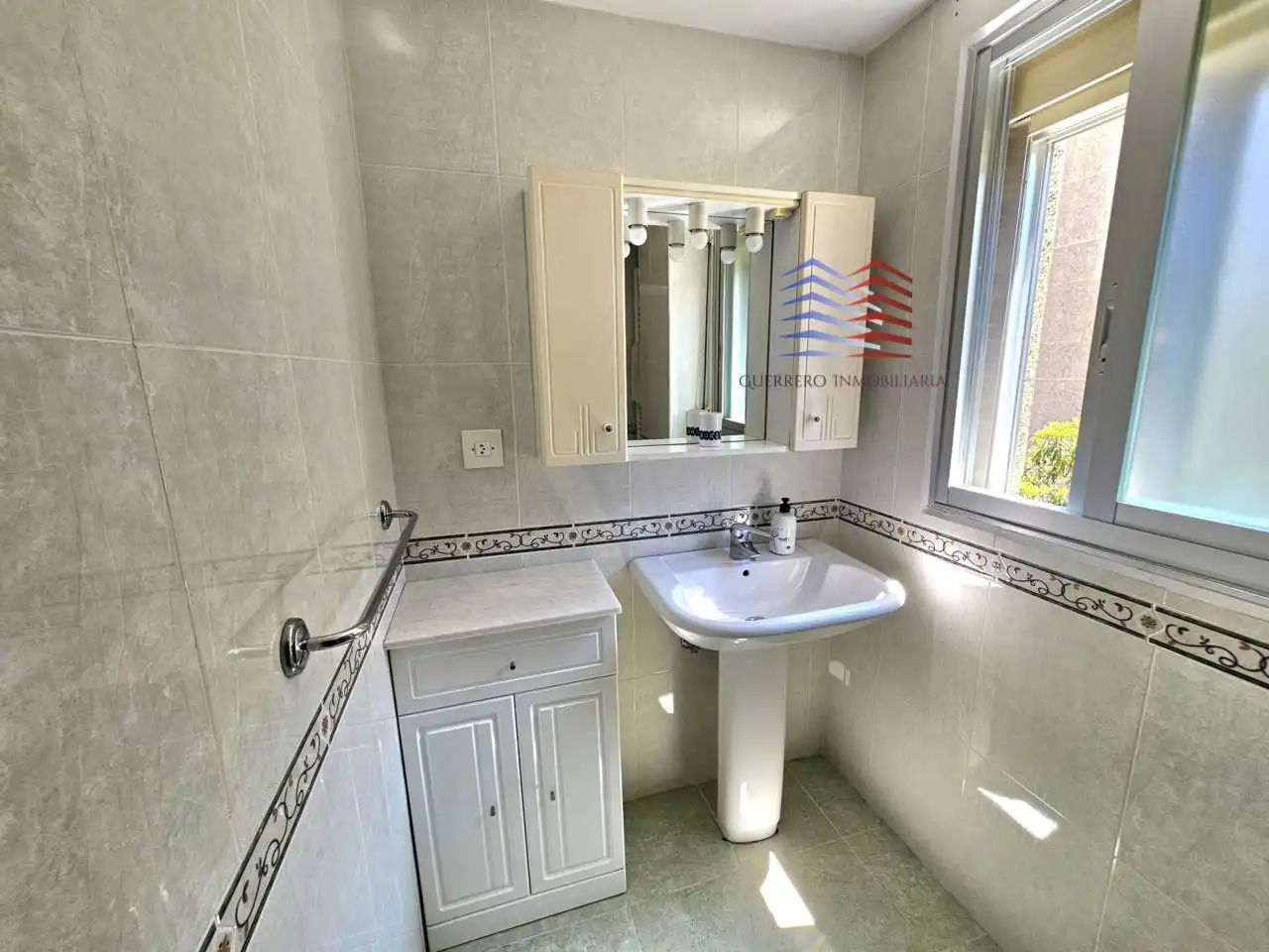 Baño de Piso de alquiler en Ourense Capital  con Calefacción y Amueblado