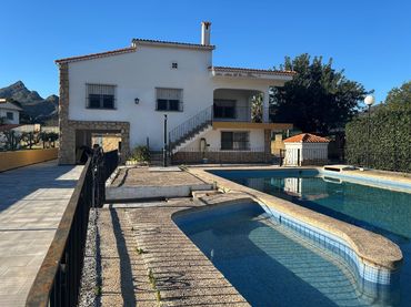 Villa avec piscine à vendre à Urbanització Xauxa N-14