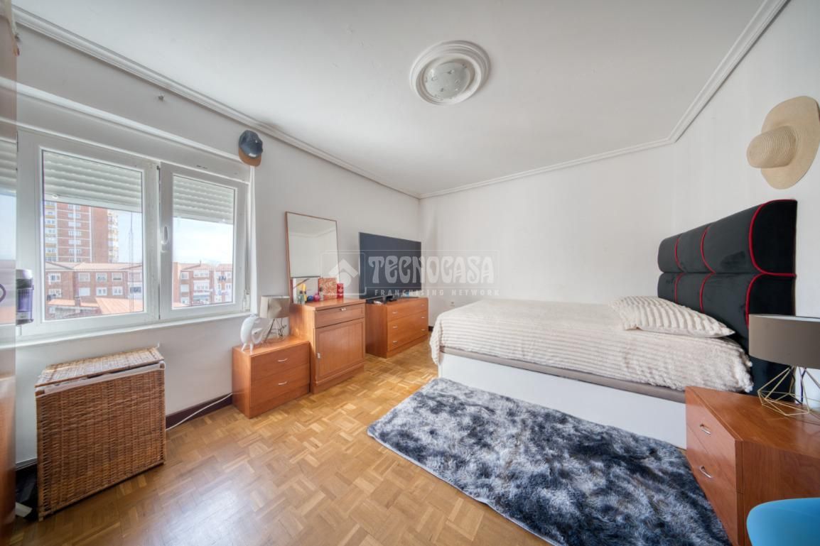 Dormitori de Pis en venda en Valladolid Capital amb Calefacció, Moblat i Balcó