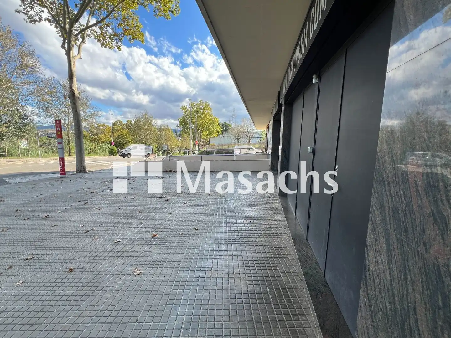 Vista exterior de Oficina en venta en Rubí