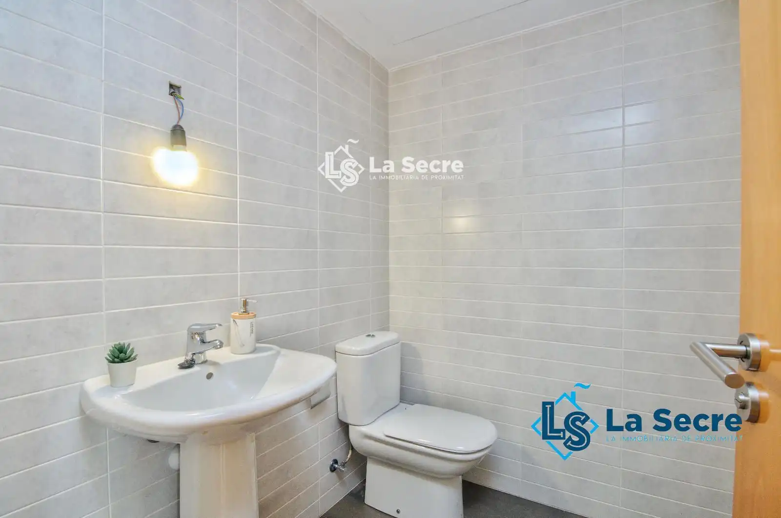 Baño de Piso en venta en Martorell con Aire acondicionado