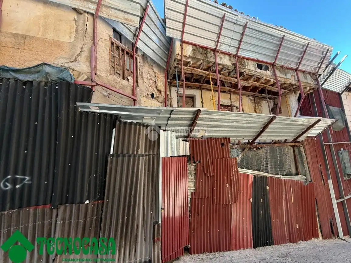 Vista exterior de Casa adosada en venda en Toledo amb Terrassa i Balcó
