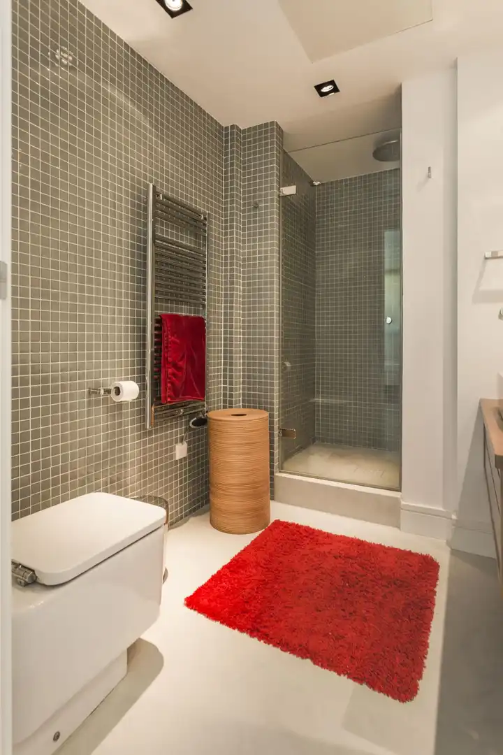 Badezimmer von Erdgeschoss zur Miete in Marbella mit Klimaanlage, Heizung und Terrasse