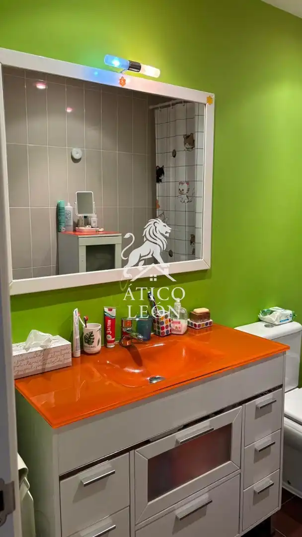 Baño de Casa adosada en venta en San Andrés del Rabanedo con Calefacción, Jardín privado y Parquet