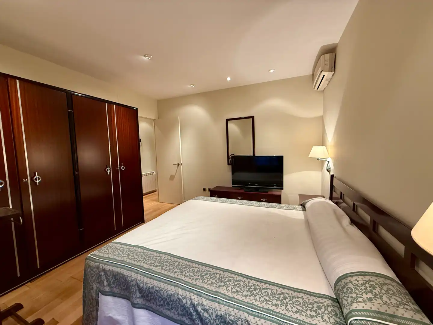 Habitación de Casa o chalet en venta en Castellar del Vallès con Calefacción, Jardín privado y Terraza