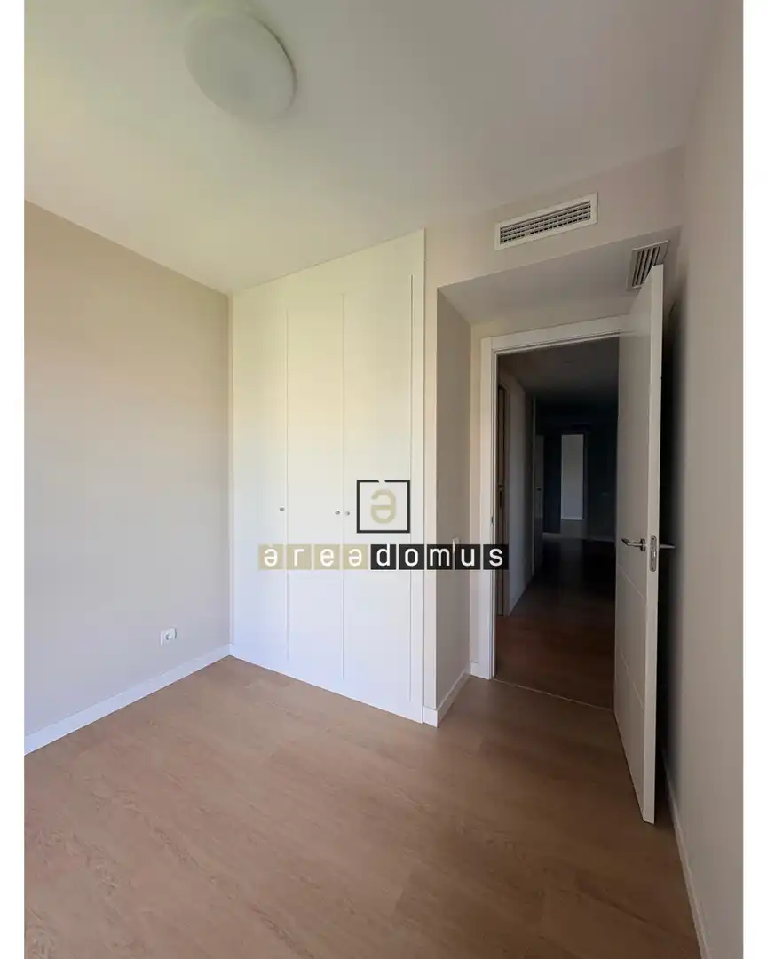 Habitación de Piso en venta en Sant Feliu de Llobregat con Calefacción, Jardín privado y Piscina