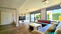 Sala d'estar de Casa o xalet en venda en Calafell amb Aire condicionat, Terrassa i Piscina