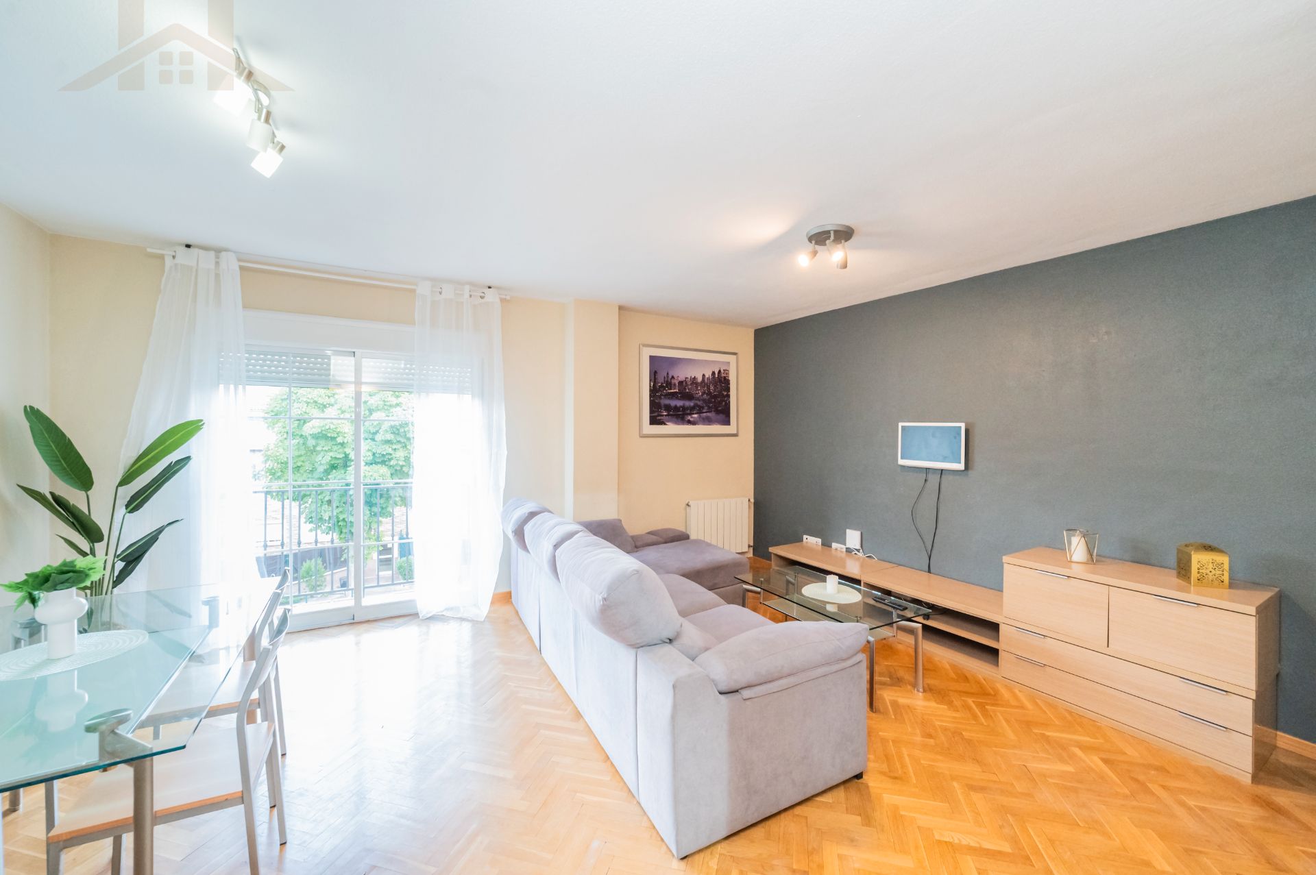 Sala d'estar de Dúplex en venda en Arroyomolinos (Madrid) amb Calefacció, Terrassa i Piscina comunitària