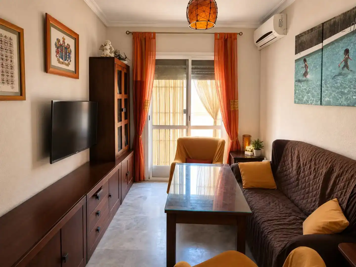 Sala de estar de Casa o chalet en venta en Mairena del Aljarafe con Aire acondicionado y Piscina