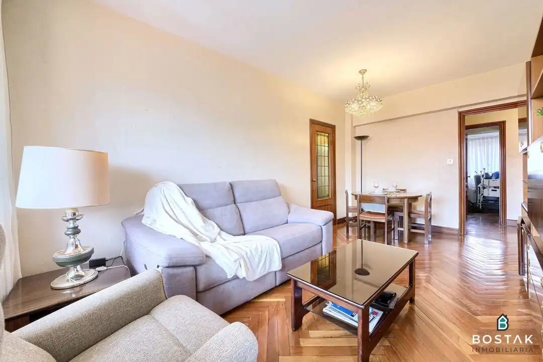 Wohnzimmer von Wohnung zum Verkauf in Bilbao  mit Heizung und Balkon