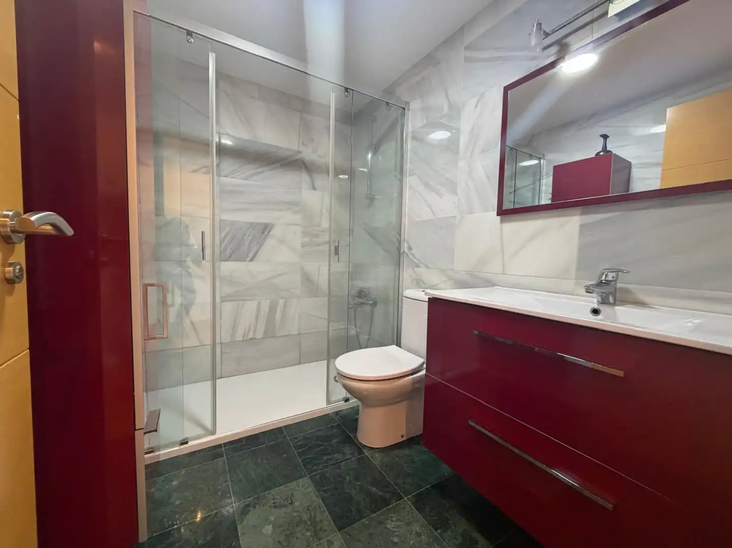 Baño de Piso en venta en  Logroño con Calefacción, Parquet y Terraza