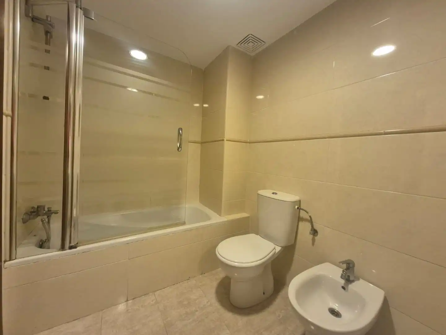 Bany de Pis de lloguer en Llevant