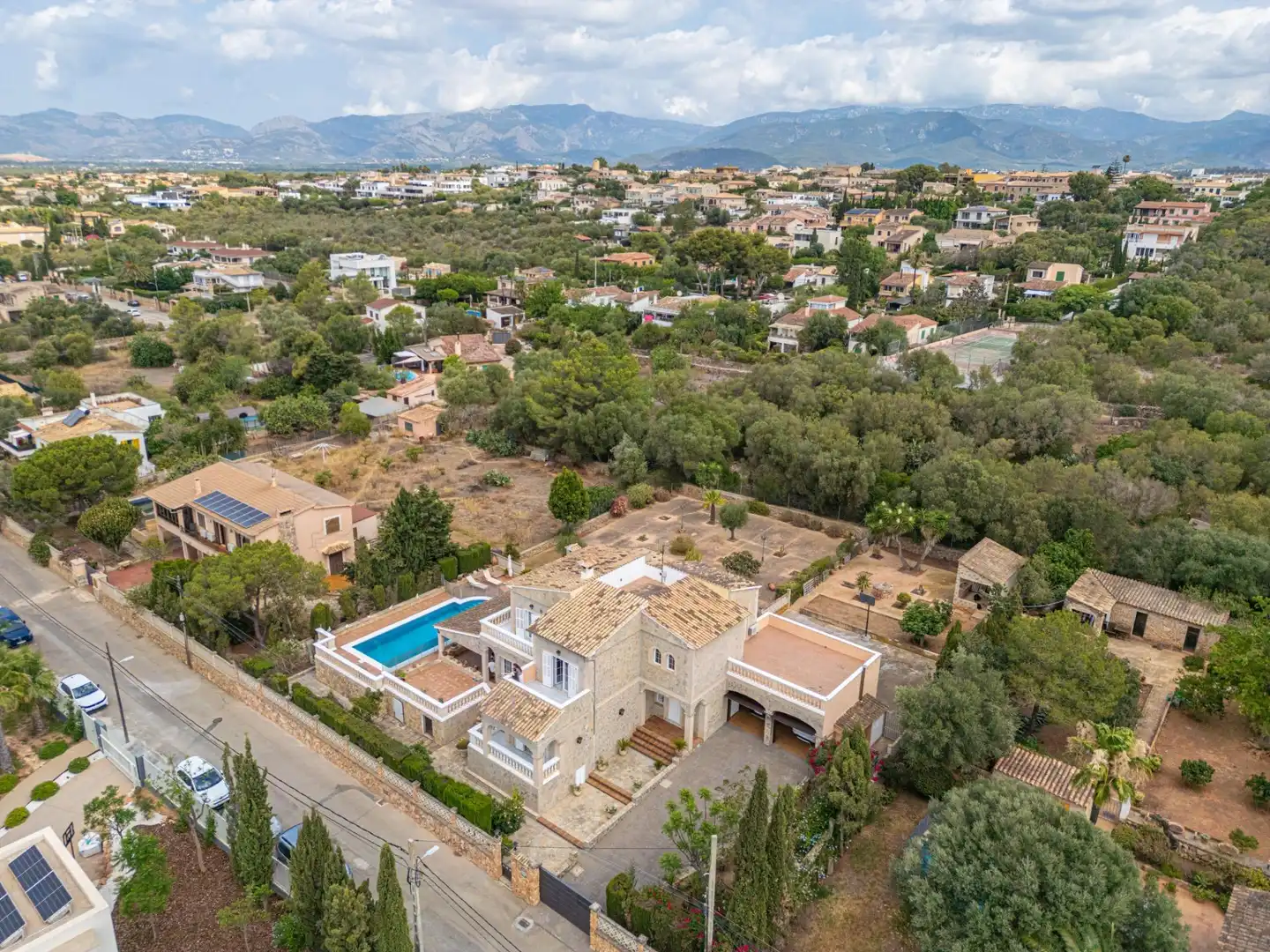 Vista exterior de Casa o xalet en venda en Marratxí amb Aire condicionat, Calefacció i Jardí privat